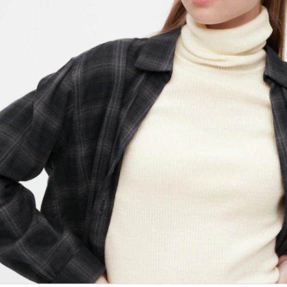 Uniqlo Women Extra Fine Merino Ribbed Turtleneck Sweater Size M - Picture 1 of 3